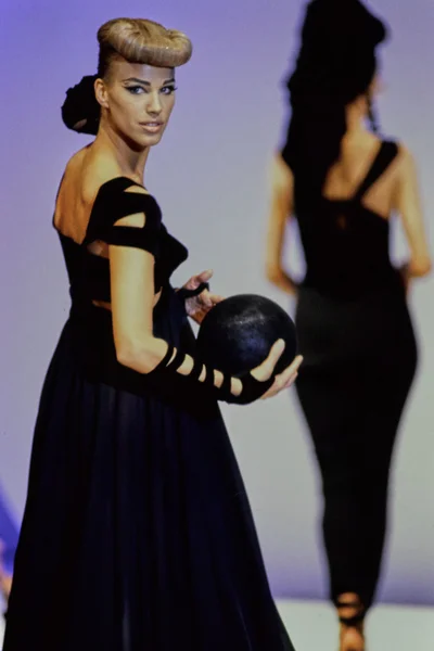 Look 19